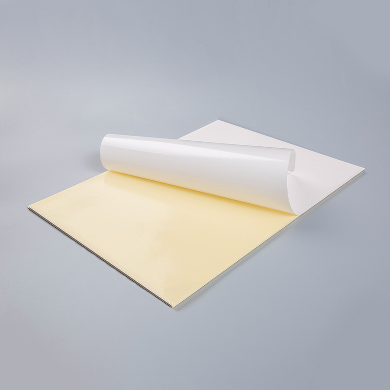 Gegoten gecoat papier met gele beschermlaag